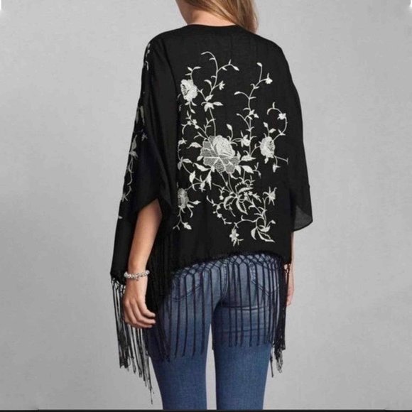 Abercrombie & Fitch Tops - Abercrombie & Fitch Embroidered Fringe Kimono Size OS Black white